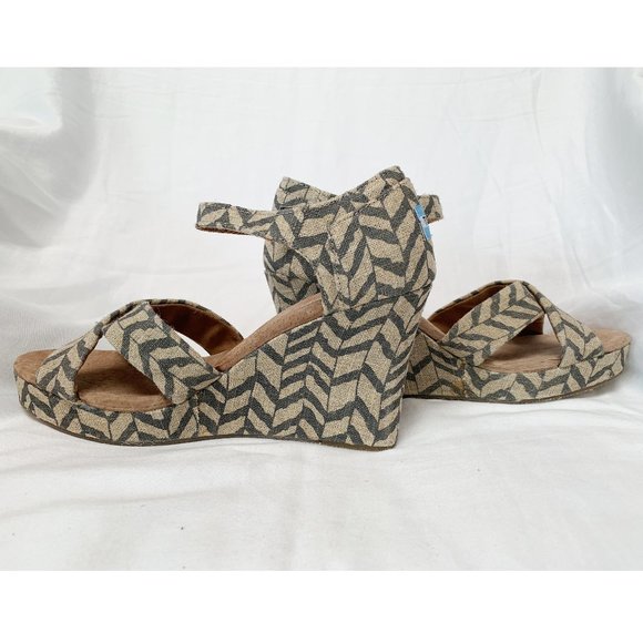 TOMS Ankle Strap Wedge Sandals - Printed - Picture 5 of 11